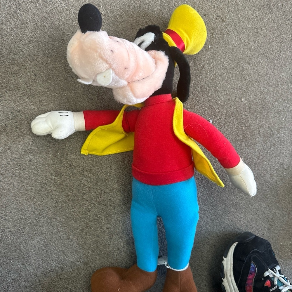 Goofy. Colorful  Cartoon Character Plush Toy. Mickey mouse‎